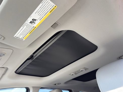 Used 2014 Chevrolet Traverse LT image 12