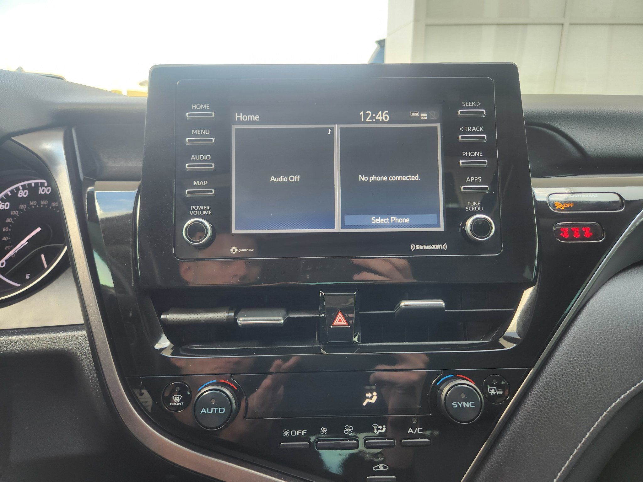 Used 2024 Toyota Camry SE AWD/4WD image 16