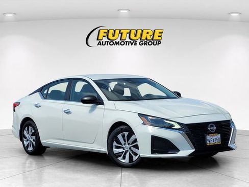 Certified 2025 Nissan Altima 2.5 S FWD image 1