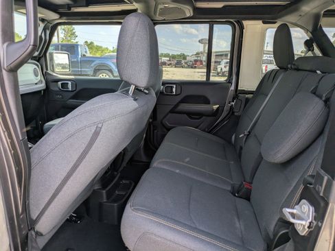 Used 2025 Jeep Wrangler Unlimited Sahara w/ Safety Group AWD/4WD image 13