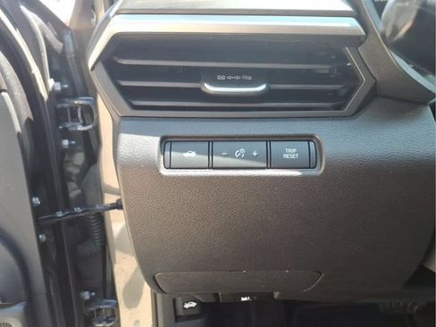 Used 2023 Nissan Altima 2.5 SV AWD/4WD image 14