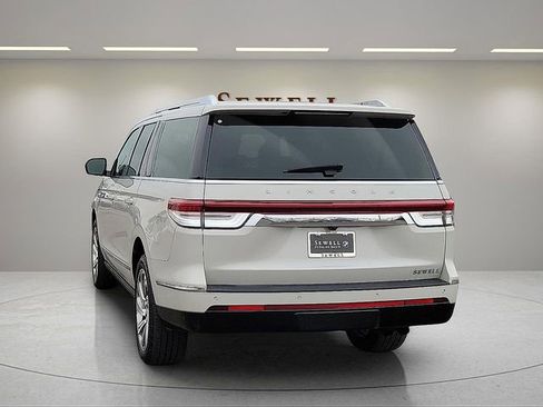 Used 2024 Lincoln Navigator L Reserve AWD/4WD image 3