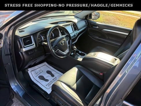 Used 2019 Toyota Highlander XLE image 17