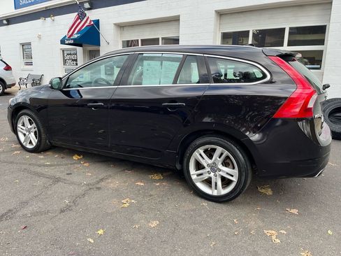 Used 2015 Volvo V60 T5 Platinum image 2