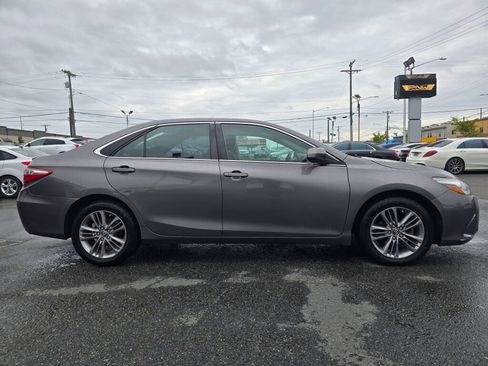 Used 2015 Toyota Camry SE FWD image 5