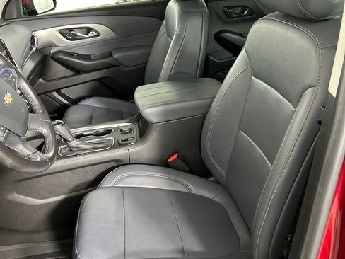 Used 2020 Chevrolet Traverse LT w/ LT Premium Package image 12
