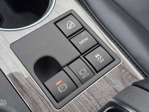 Certified 2025 Toyota Highlander Platinum image 35