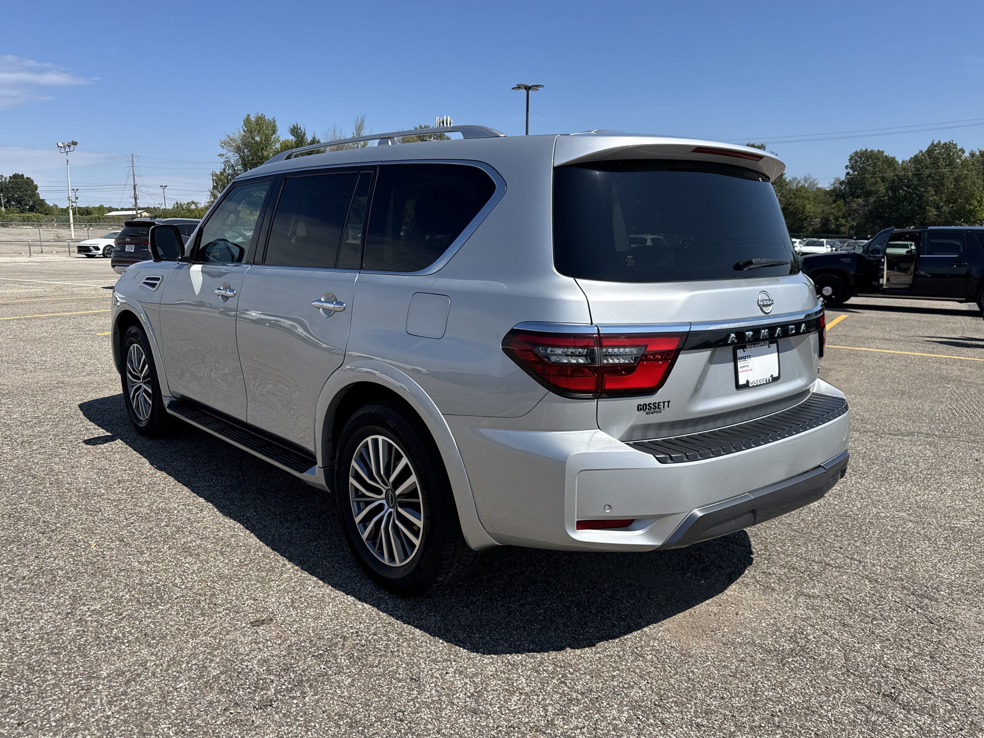 Used 2024 Nissan Armada SV RWD image 3