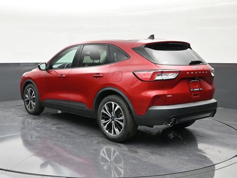 Used 2021 Ford Escape SE w/ SE Sport Appearance Package FWD image 3