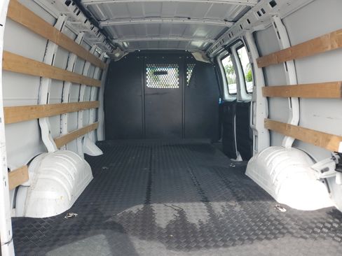 Used 2023 GMC Savana 2500 w/ Driver Convenience Package image 12