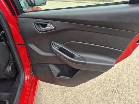 Used 2016 Ford Focus SE w/ SE Sport Package FWD image 17
