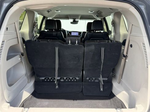 Used 2023 Chrysler Pacifica Touring-L image 30