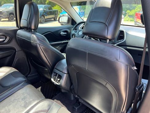 Used 2016 Jeep Cherokee Trailhawk w/ Comfort/Convenience Group AWD/4WD image 17