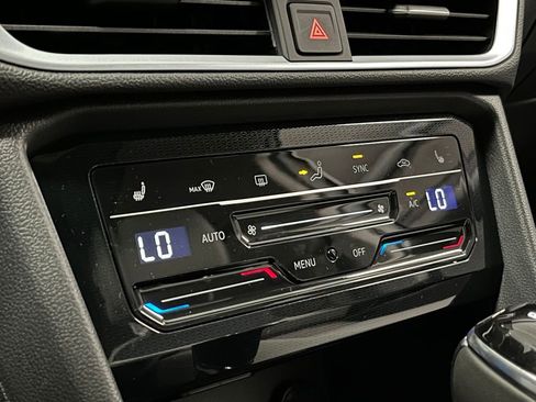 New 2025 Volkswagen Taos SE image 11