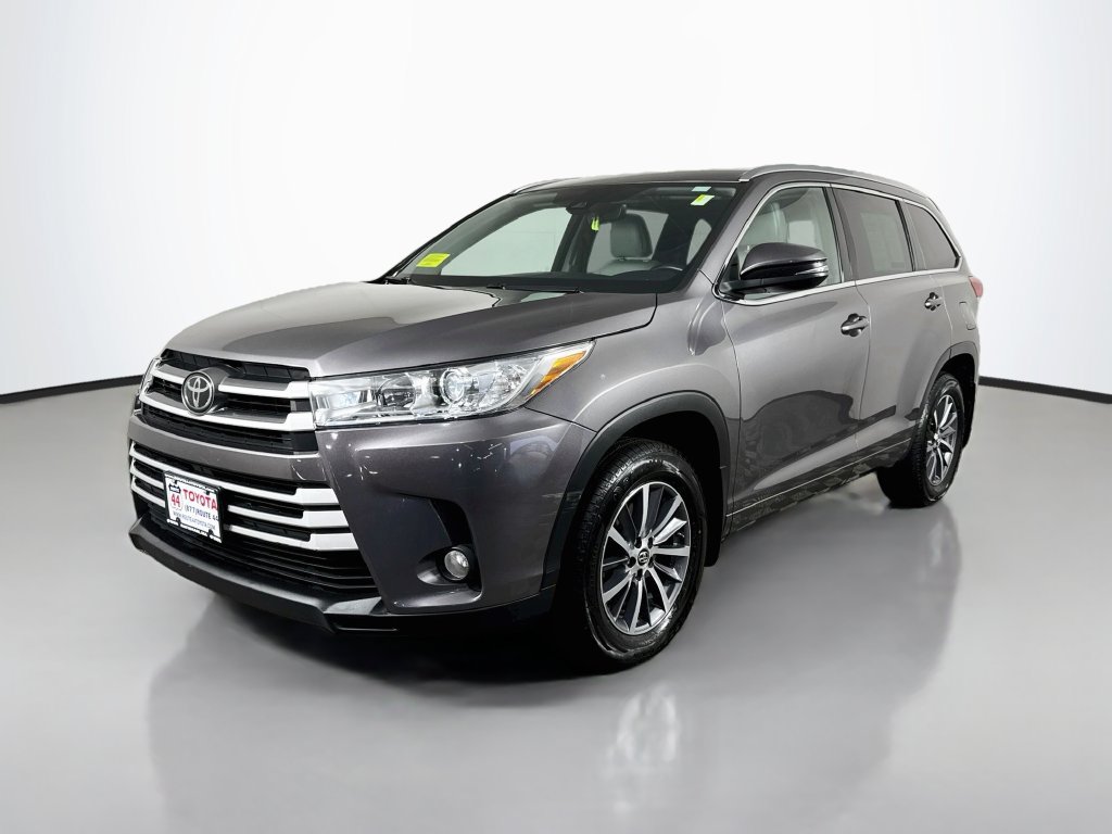 Used 2017 Toyota Highlander XLE w/ Carpet Mat Package AWD/4WD image 2