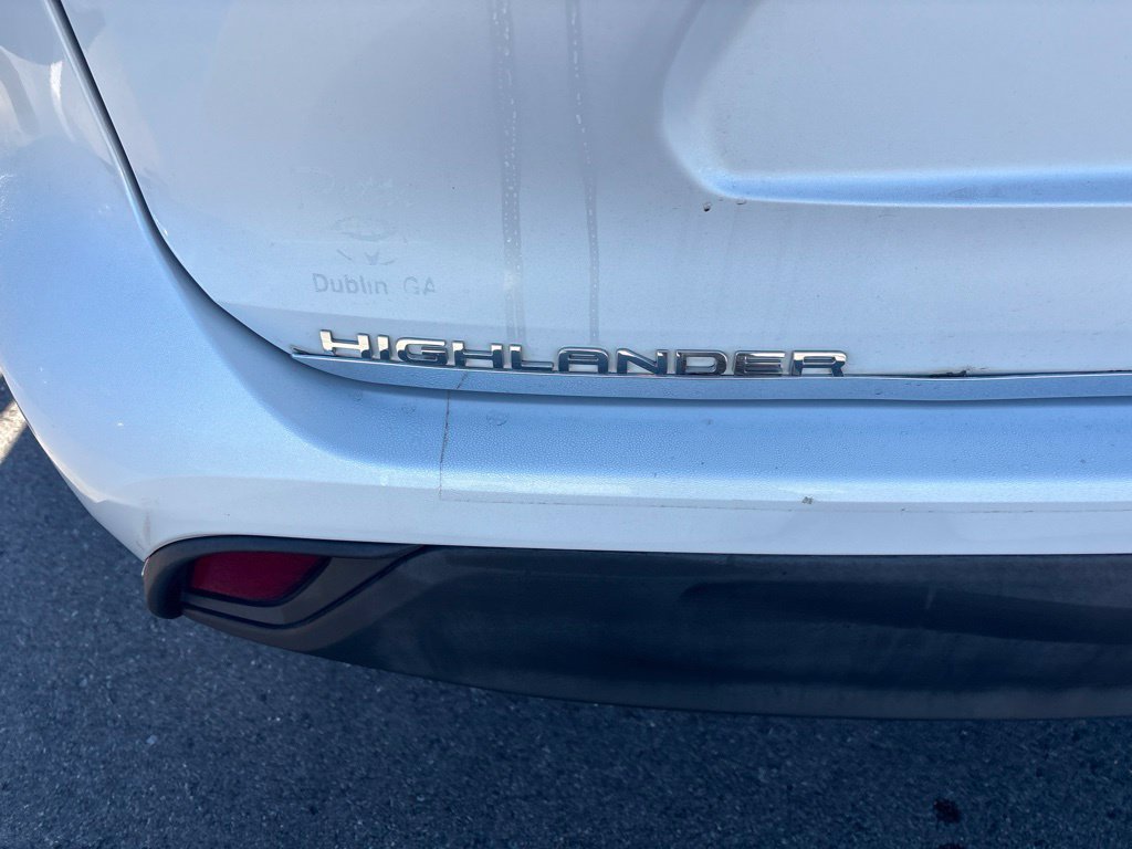 Used 2022 Toyota Highlander L FWD image 26