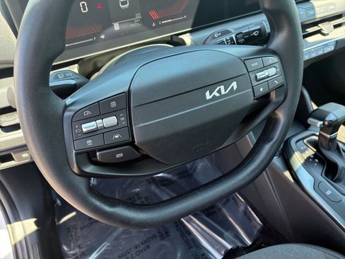 Used 2025 Kia K4 FWD image 27