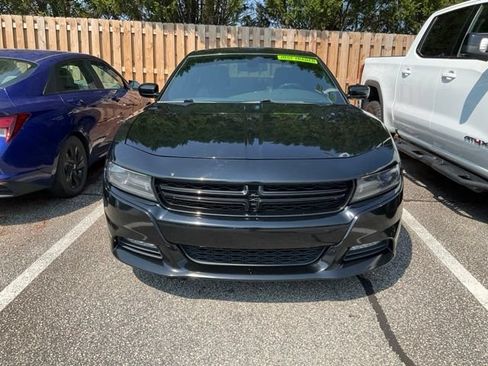 Used 2016 Dodge Charger SXT RWD image 2