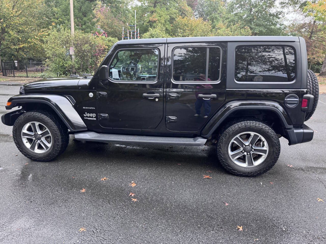 Used 2018 Jeep Wrangler Unlimited Sahara w/ Cold Weather Group AWD/4WD image 32