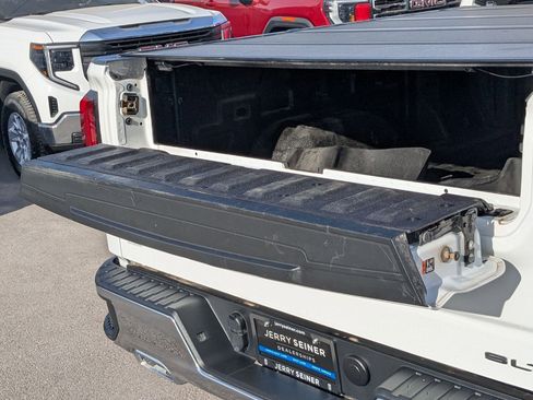 Used 2023 GMC Sierra 1500 SLT image 27