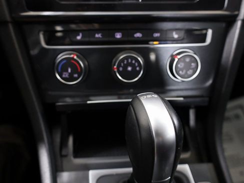 Used 2018 Volkswagen Golf S image 22