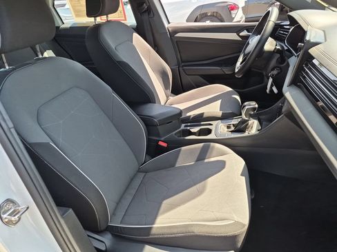 Used 2025 Volkswagen Jetta Sport FWD image 31