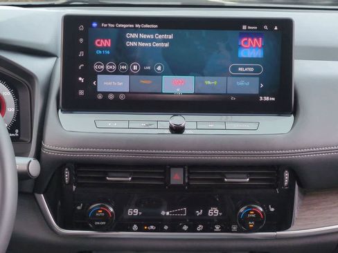 Used 2025 Nissan Rogue Platinum image 29