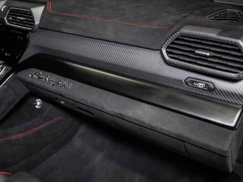 Used 2024 Lamborghini Urus Performante AWD/4WD image 29