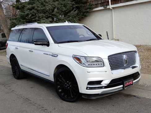Used 2019 Lincoln Navigator Reserve image 3
