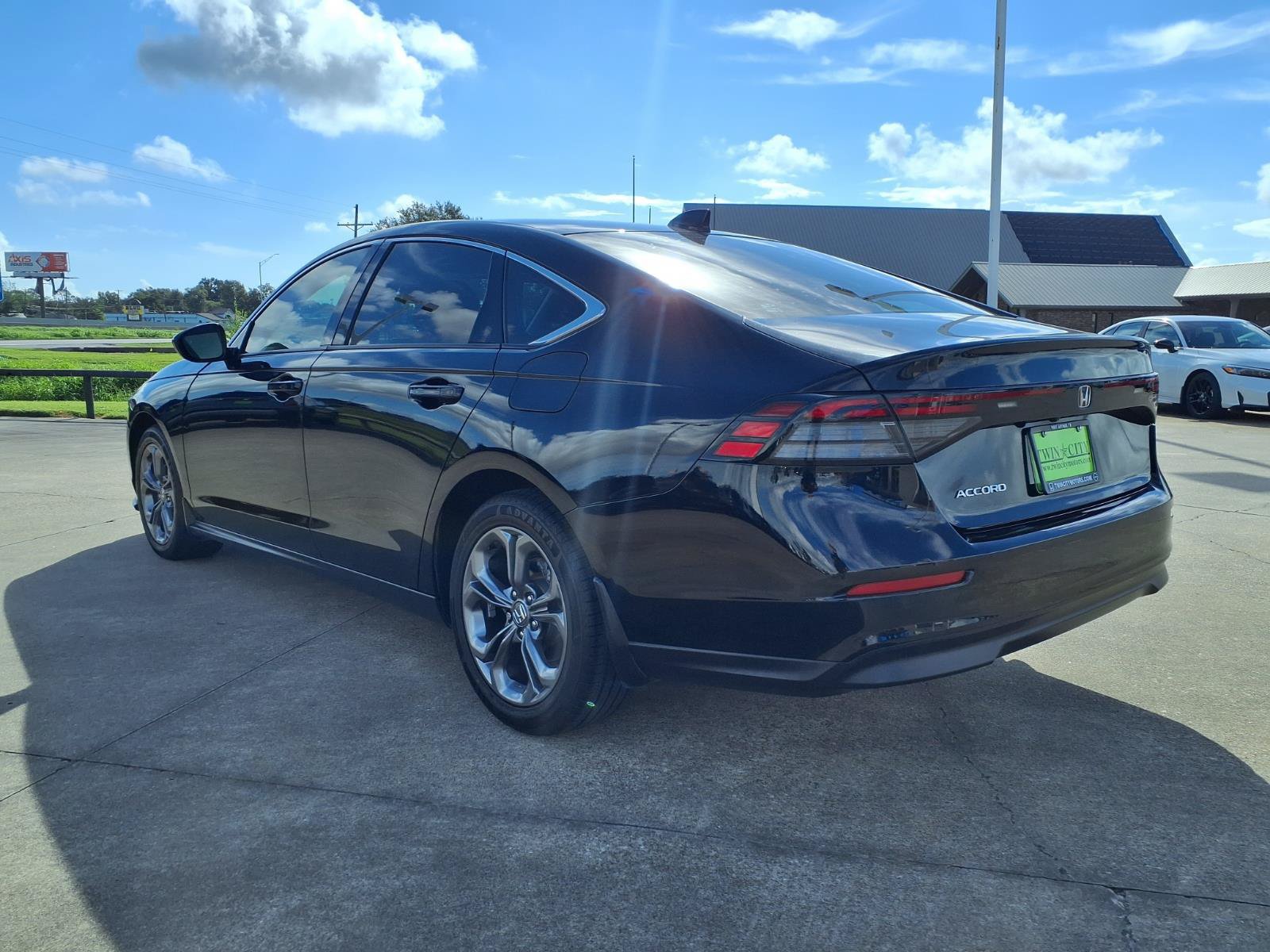 Certified 2023 Honda Accord EX image 7