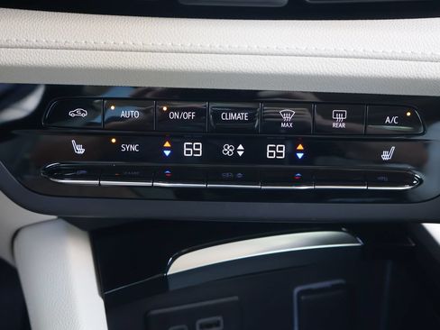 Used 2021 Buick Envision Essence FWD image 25
