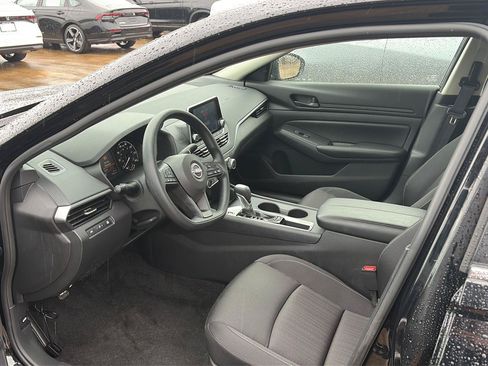 Used 2025 Nissan Altima 2.5 S FWD image 4