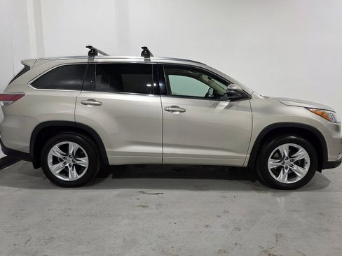 Used 2015 Toyota Highlander Limited w/ Driver Technology Package image 22