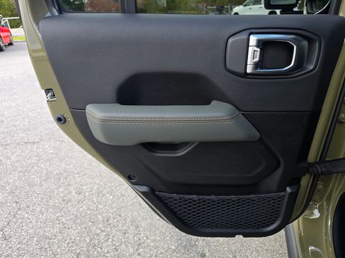 New 2025 Jeep Gladiator Mojave w/ Convenience Group image 37