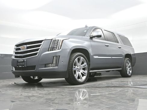 Used 2020 Cadillac Escalade ESV Luxury image 31