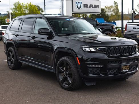 Used 2023 Jeep Grand Cherokee L Limited w/ Luxury Tech Group II AWD/4WD image 8