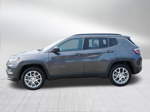 Used 2023 Jeep Compass Latitude AWD/4WD image 4