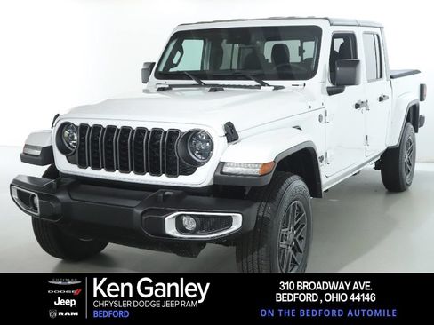Used 2024 Jeep Gladiator Sport AWD/4WD image 1