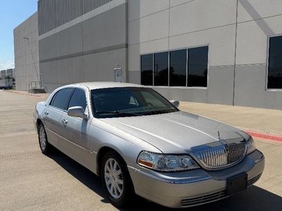 Used 2011 Lincoln Town Car Signature Limited