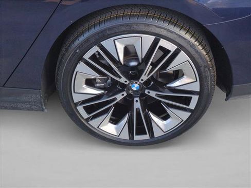 Certified 2026 BMW i5 eDrive40 RWD image 11