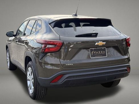 Used 2024 Chevrolet Trax LS image 3