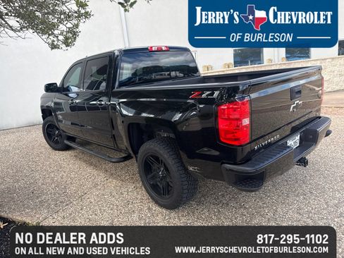Used 2018 Chevrolet Silverado 1500 LT w/ Texas Edition AWD/4WD image 5