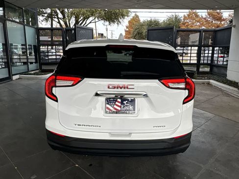 Used 2024 GMC Terrain SLE image 5