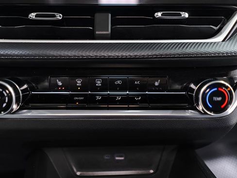 Used 2025 Chevrolet Equinox LT image 14