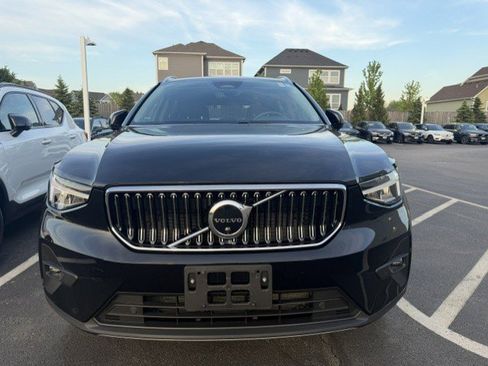 Used 2023 Volvo XC40 B5 Ultimate w/ Protection Package Premier AWD/4WD image 3