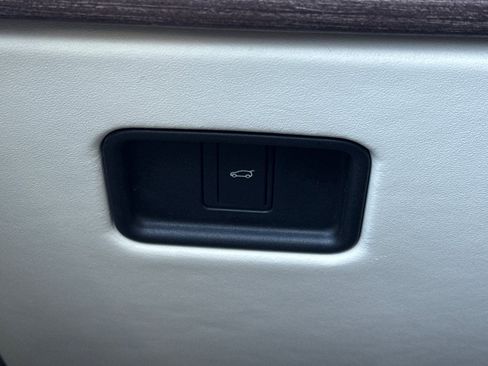 Used 2023 Land Rover Range Rover Long Wheelbase SE image 33