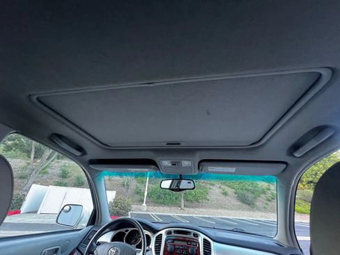 Used 2005 Toyota Highlander 2WD V6 w/ 3rd Row image 26