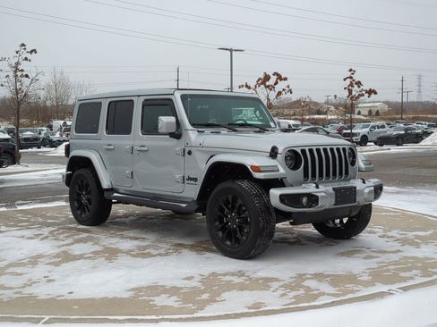 Used 2023 Jeep Wrangler Altitude image 10