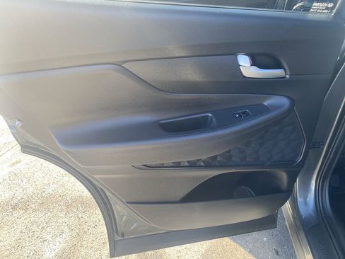 Used 2019 Hyundai Santa Fe SE image 18