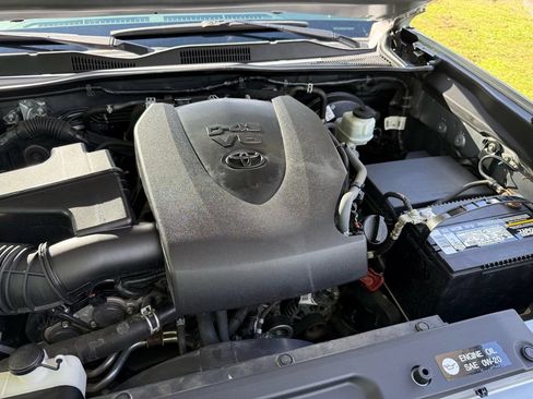 Used 2019 Toyota Tacoma SR w/ SX Package RWD image 39